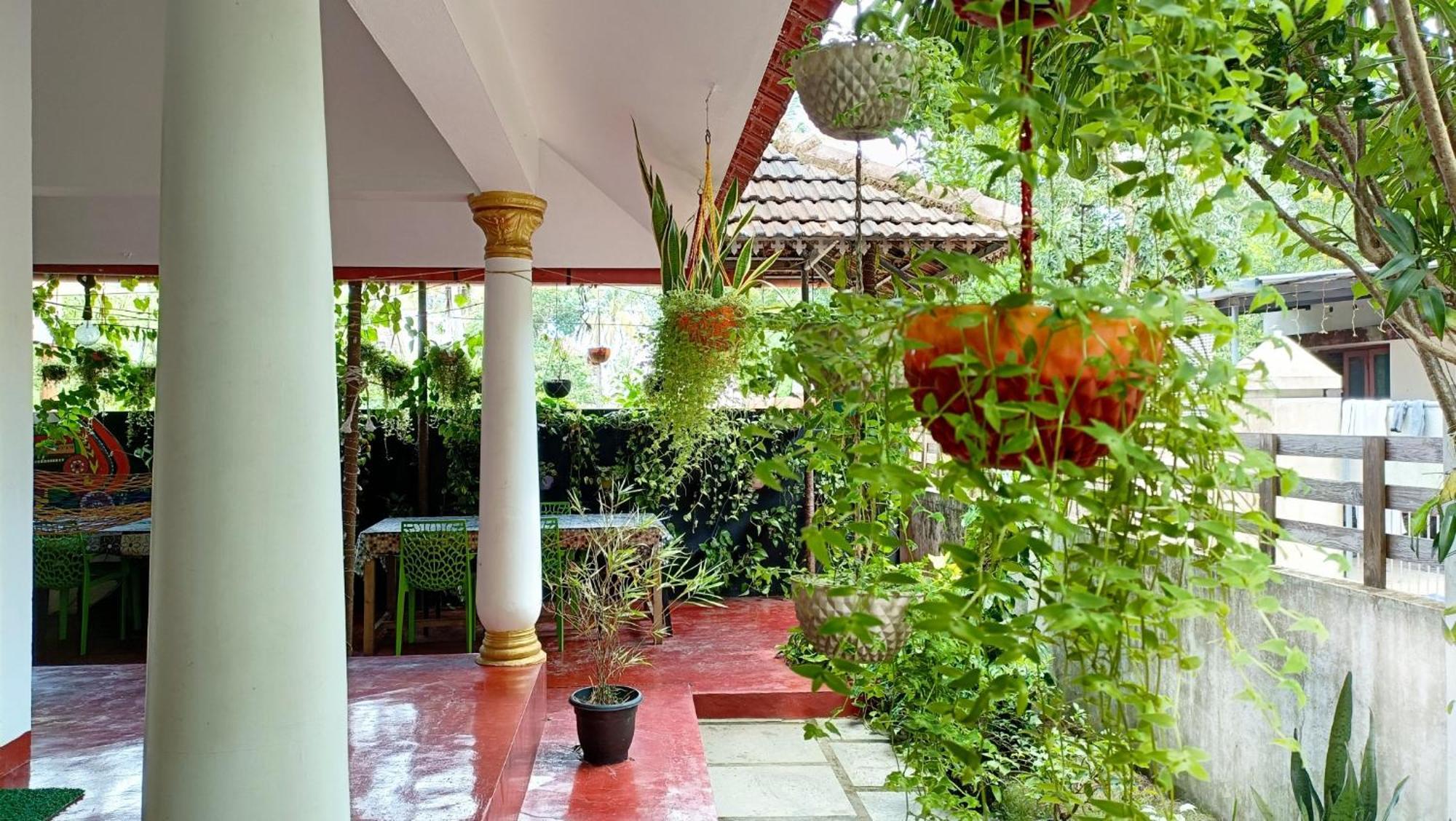 Marari Beach Cleetus Homestay Mararikulam Exterior photo
